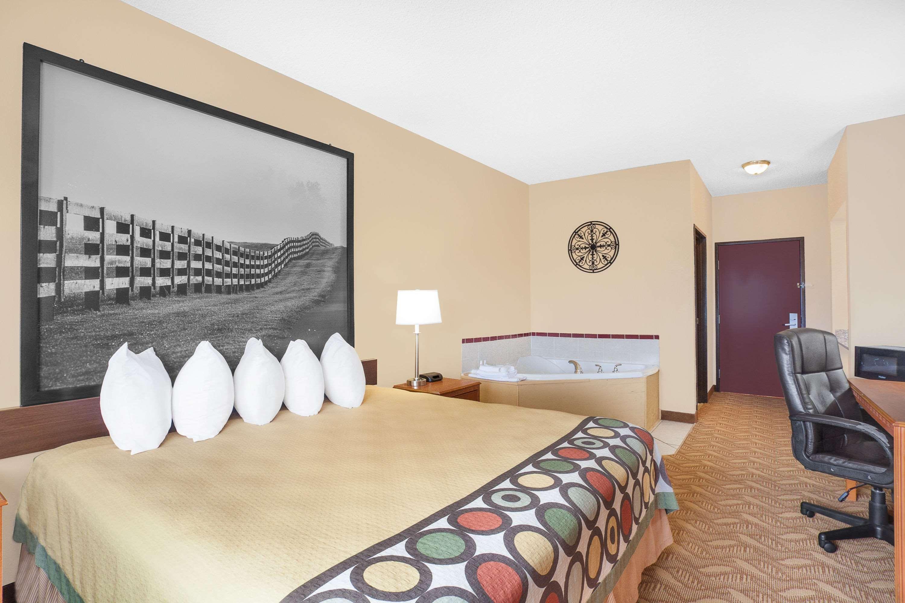 Super 8 By Wyndham Central City Bagian luar foto