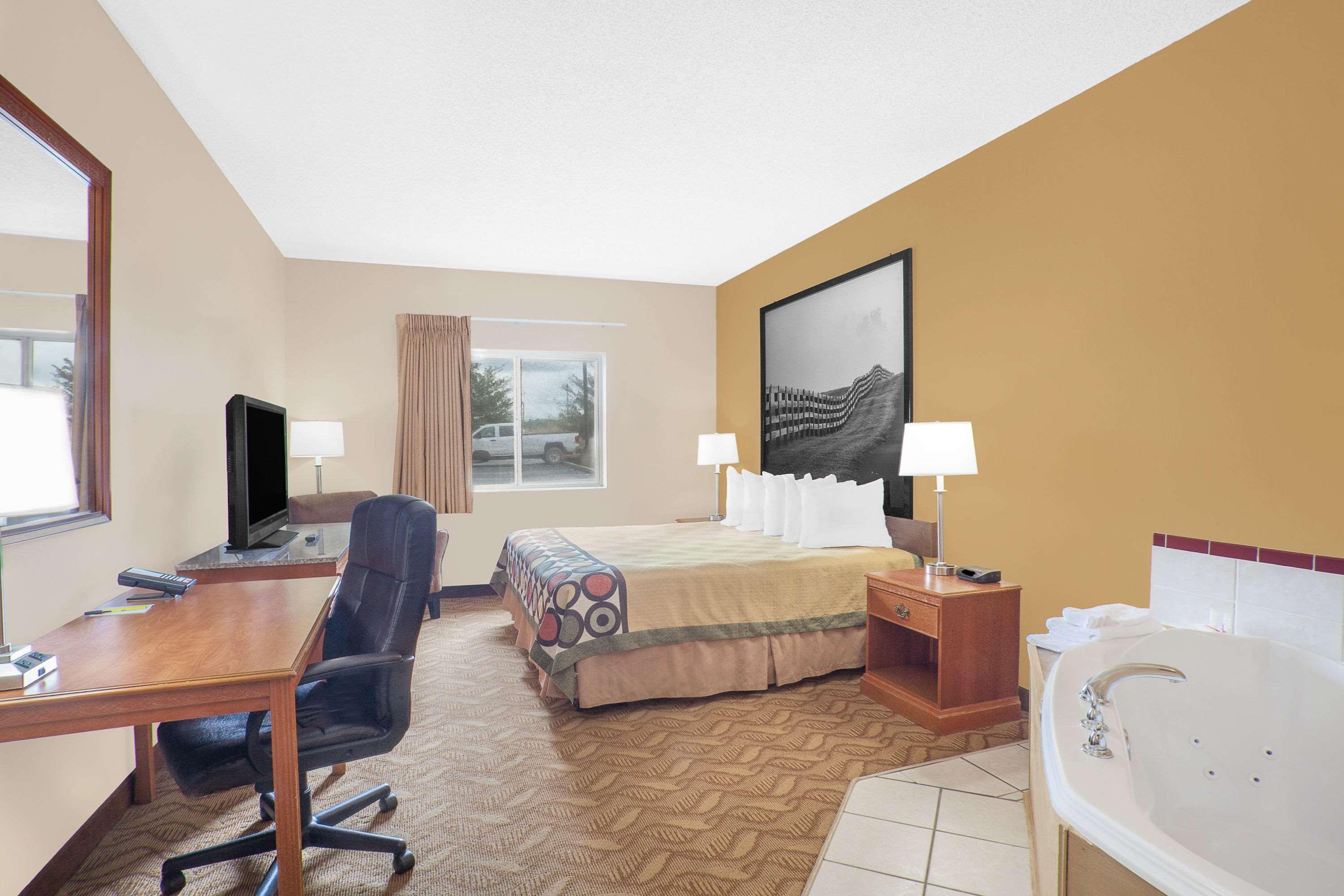 Super 8 By Wyndham Central City Bagian luar foto